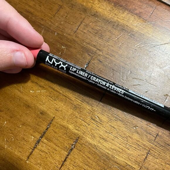 NYX Lip Liner In SPL840 Rose - Picture 1 of 3